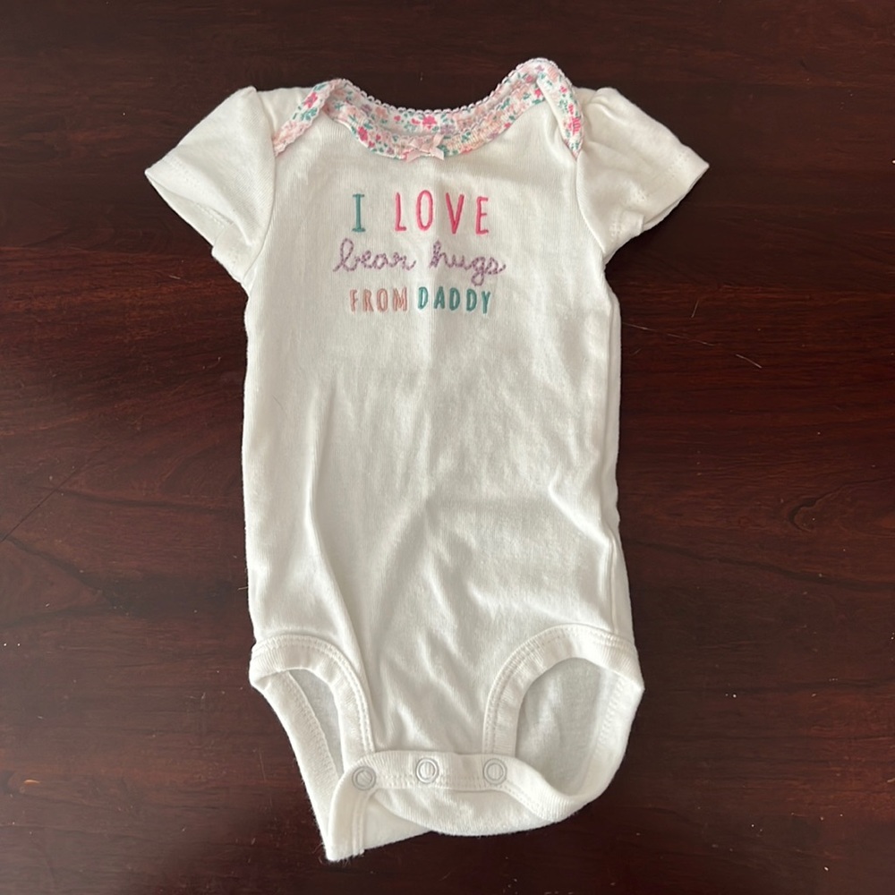 Newborn onesie 👶🏻